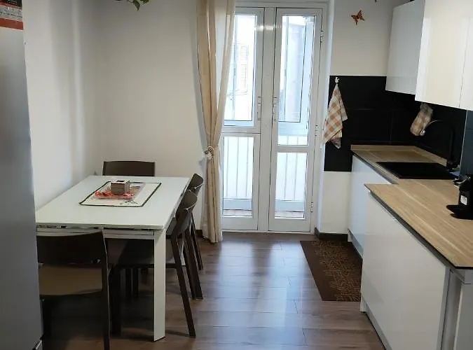 Casa Vacanze Celine A Due Passi Dal Mare Cin It09056C2W8Wf7M33